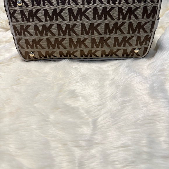 Michael Kors Signature Khaki handbag - Picture 5 of 5